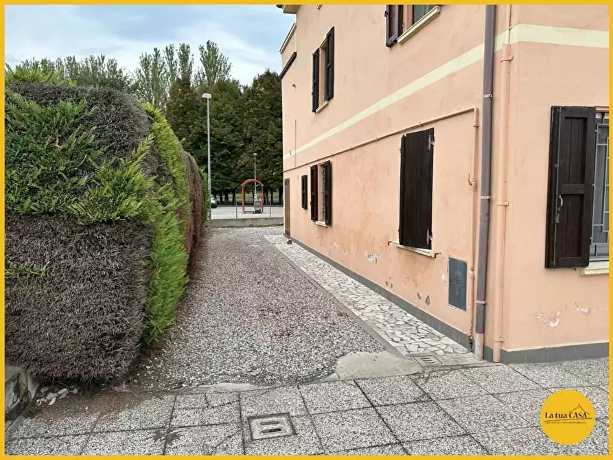 Immagine 12 di Villetta a schiera in vendita  a Molinella