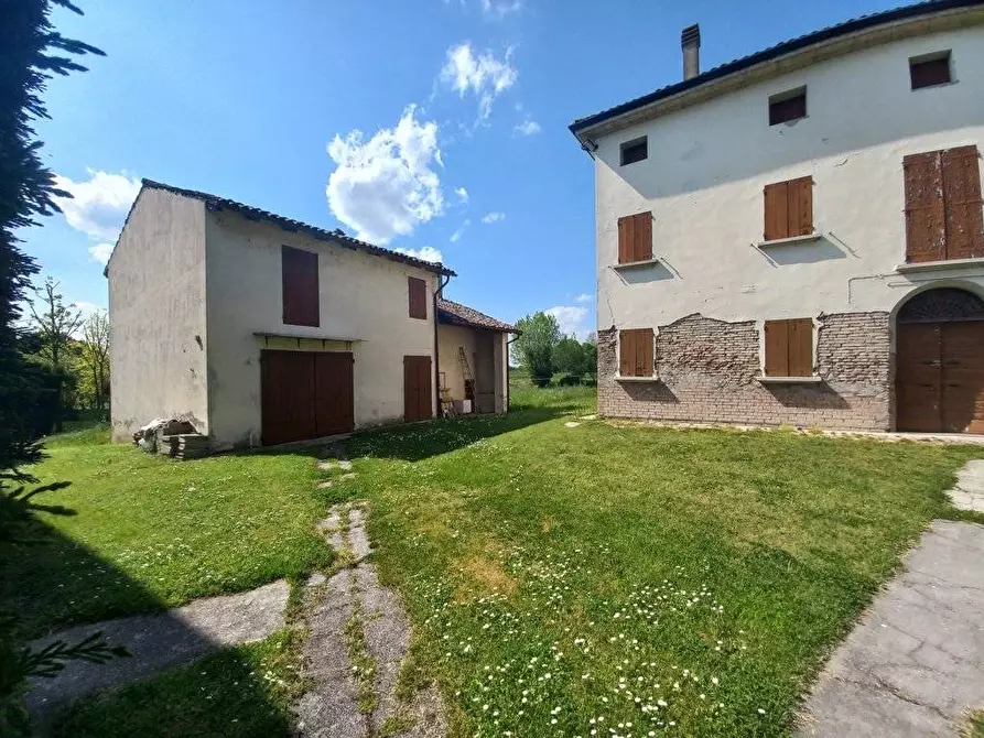 Immagine 21 di Villa in vendita  in via Ghiaroni a Molinella