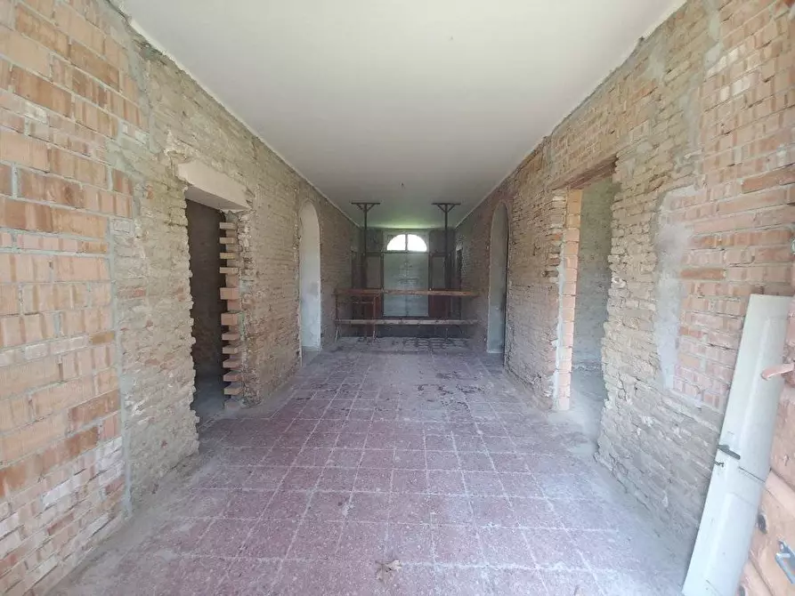 Immagine 25 di Villa in vendita  in via Ghiaroni a Molinella