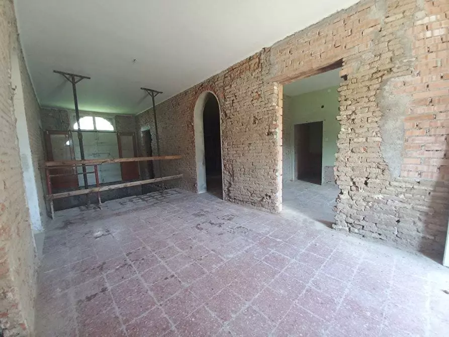 Immagine 26 di Villa in vendita  in via Ghiaroni a Molinella