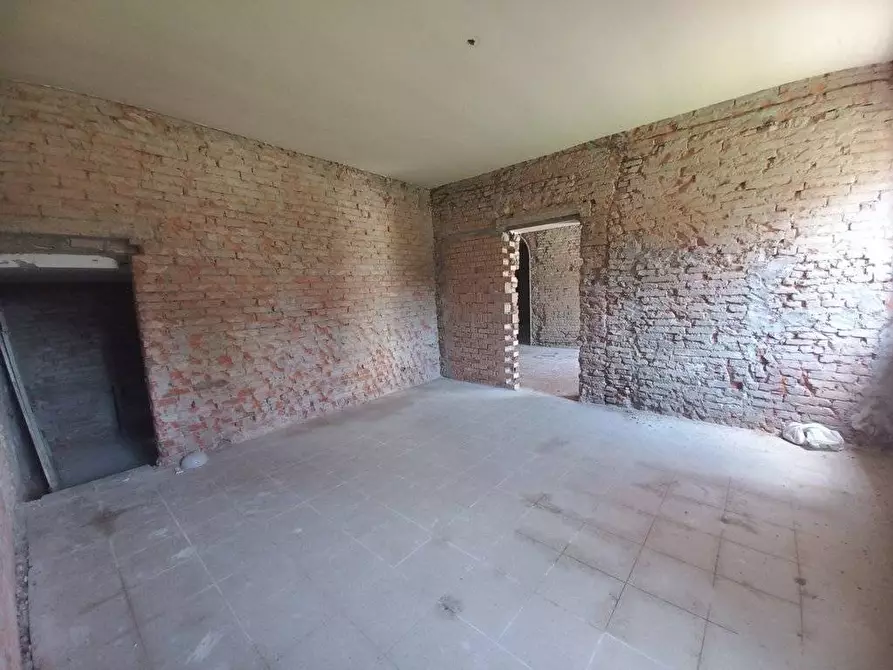 Immagine 28 di Villa in vendita  in via Ghiaroni a Molinella