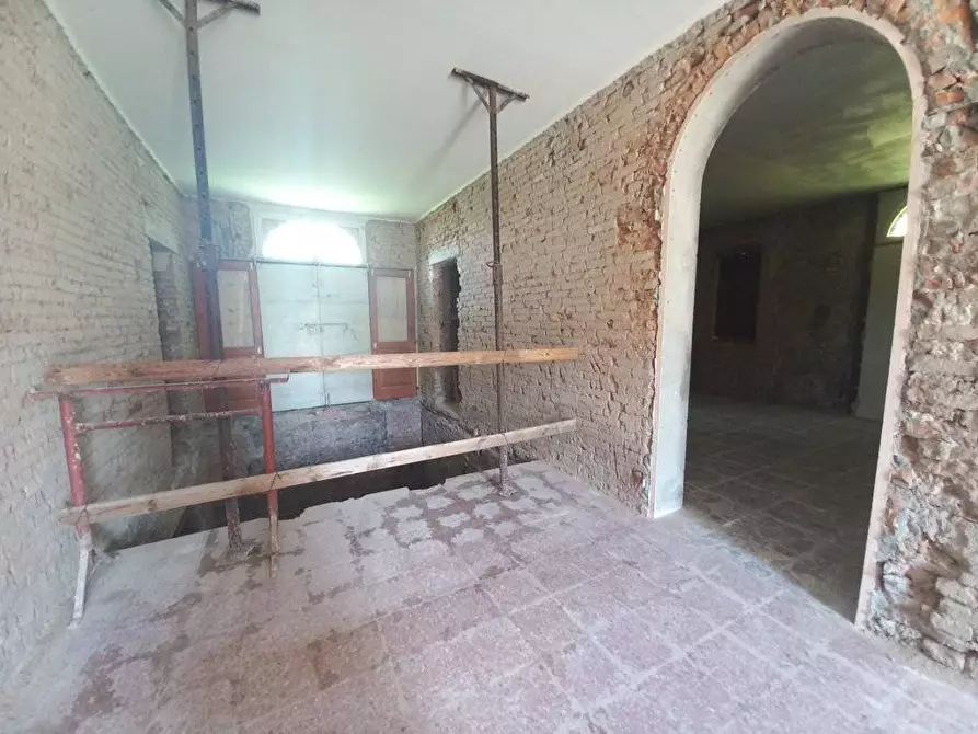 Immagine 30 di Villa in vendita  in via Ghiaroni a Molinella