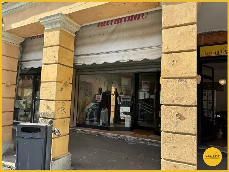 Immagine 11 di Locale commerciale in affitto  a Molinella