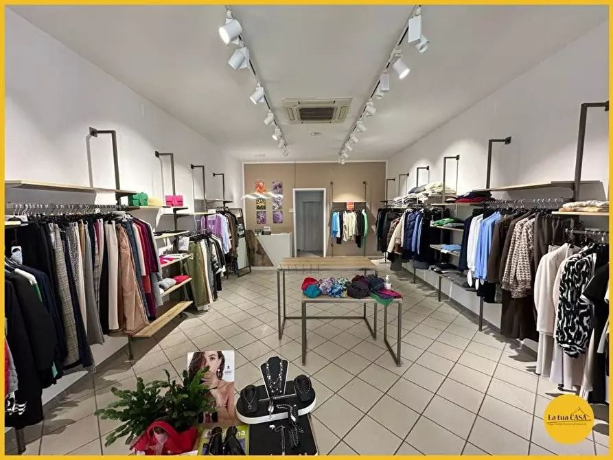 Immagine 18 di Locale commerciale in affitto  a Molinella