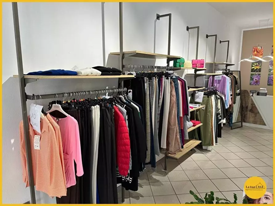 Immagine 20 di Locale commerciale in affitto  a Molinella