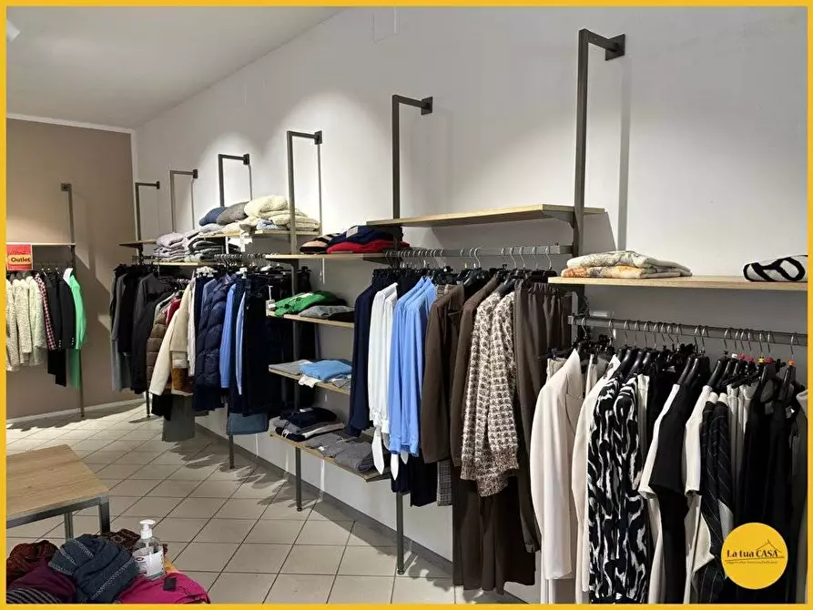 Immagine 21 di Locale commerciale in affitto  a Molinella