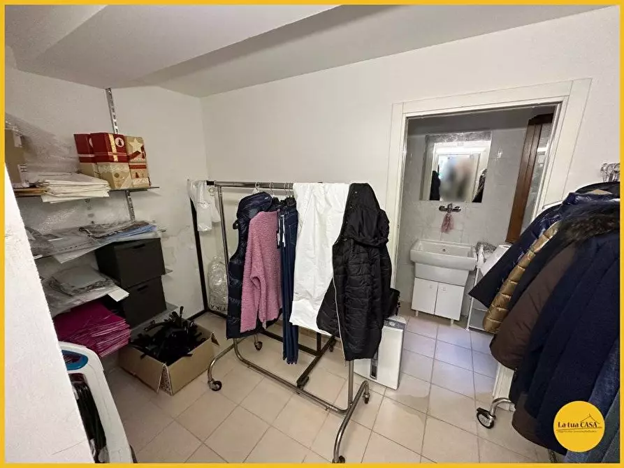 Immagine 26 di Locale commerciale in affitto  a Molinella