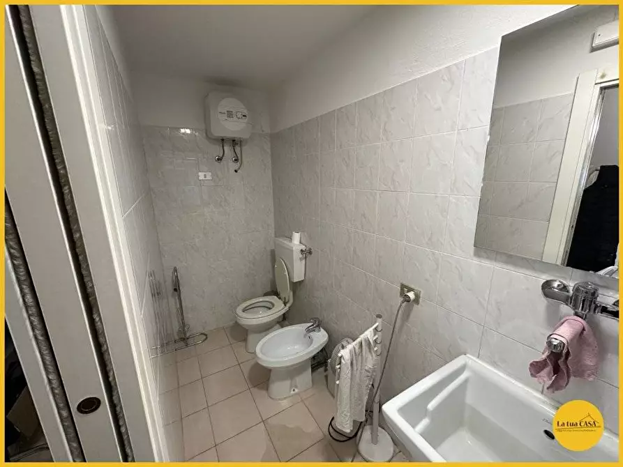 Immagine 30 di Locale commerciale in affitto  a Molinella