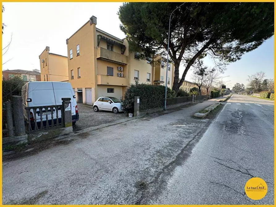 Immagine 6 di Box auto in vendita  a Molinella