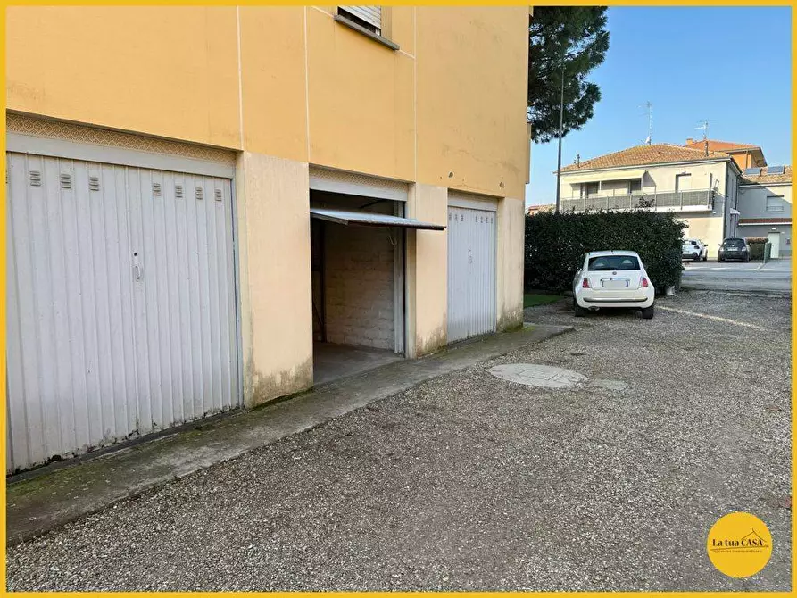 Immagine 11 di Box auto in vendita  a Molinella