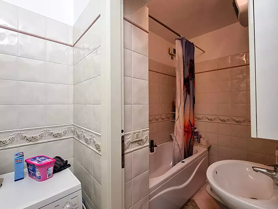 Immagine 17 di Appartamento in vendita  in Via Anton Giulio Barrili a Finale Ligure