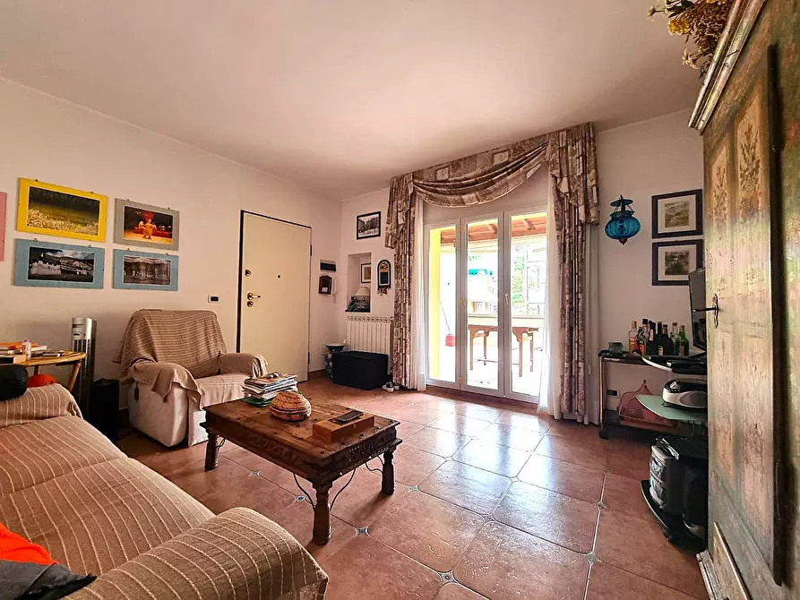 Immagine 3 di Appartamento in vendita  in Via Anton Giulio Barrili a Finale Ligure