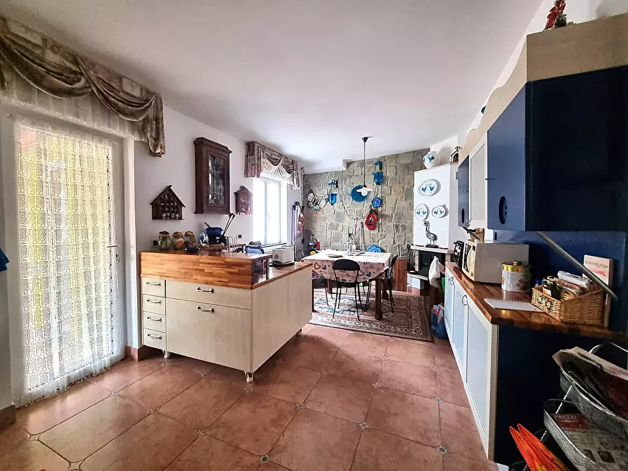 Immagine 4 di Appartamento in vendita  in Via Anton Giulio Barrili a Finale Ligure