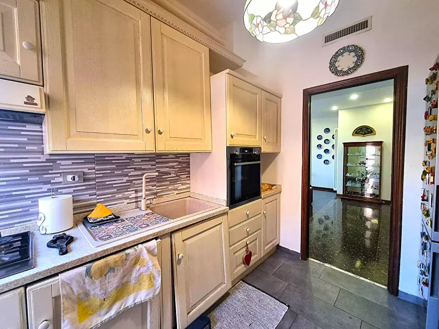 Immagine 11 di Appartamento in vendita  in Via Nicolò Saccone a Finale Ligure