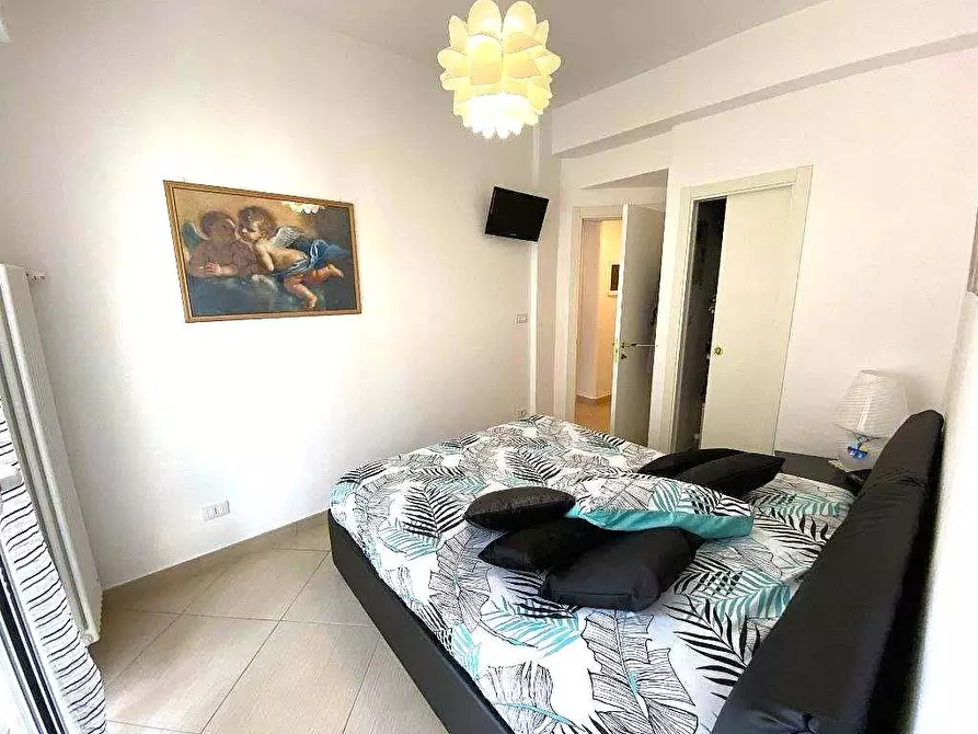 Immagine 8 di Appartamento in vendita  in Via Giuseppe Cesare Abba a Finale Ligure