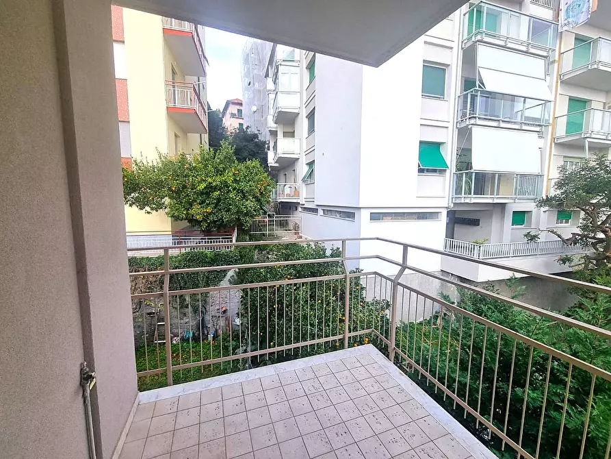 Immagine 10 di Appartamento in vendita  in Via Stefano Cagna a Finale Ligure