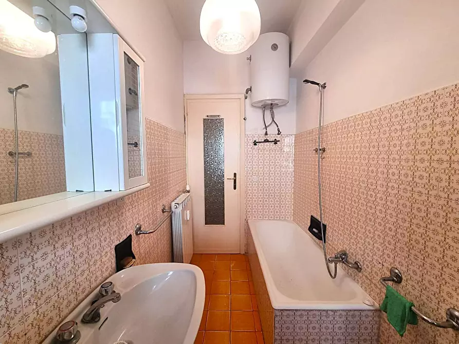 Immagine 15 di Appartamento in vendita  in Via Stefano Cagna a Finale Ligure