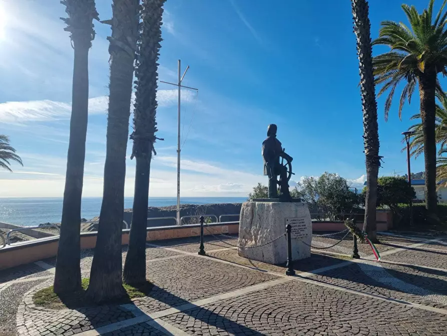 Immagine 29 di Appartamento in vendita  in Via Stefano Cagna a Finale Ligure