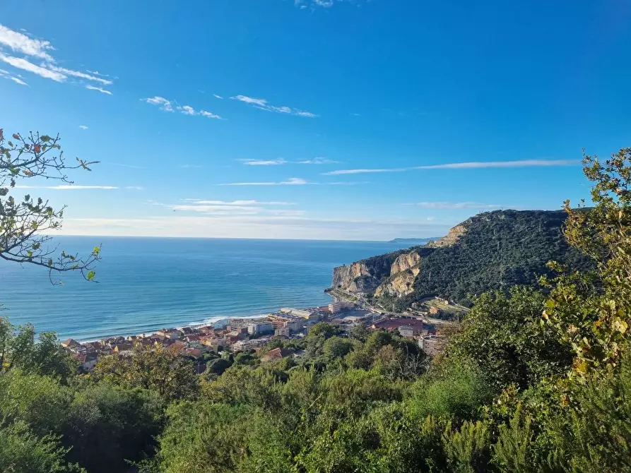 Immagine 1 di Villa in vendita  in Via Amerigo Vespucci a Finale Ligure