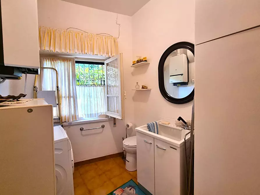 Immagine 19 di Appartamento in vendita  in Via Paolo Cappa a Finale Ligure