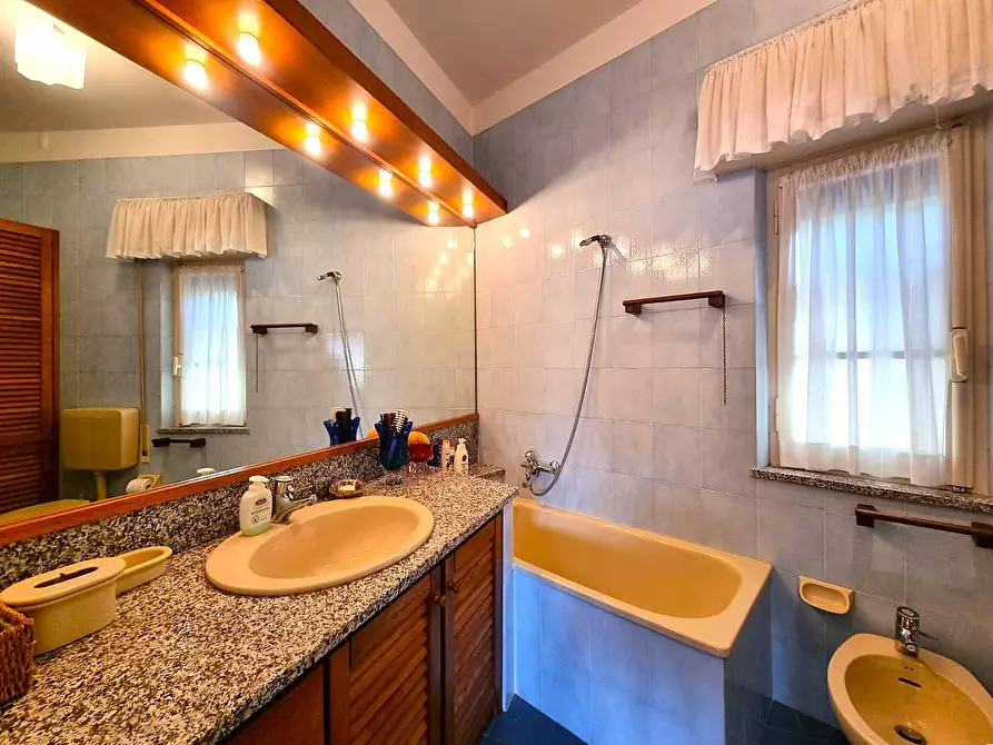 Immagine 17 di Appartamento in vendita  in Via Paolo Cappa a Finale Ligure