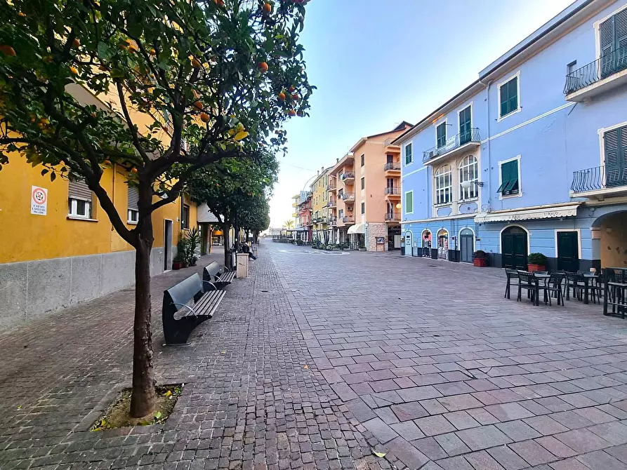 Immagine 13 di Appartamento in vendita  in Via Ignazio Borro a Pietra Ligure