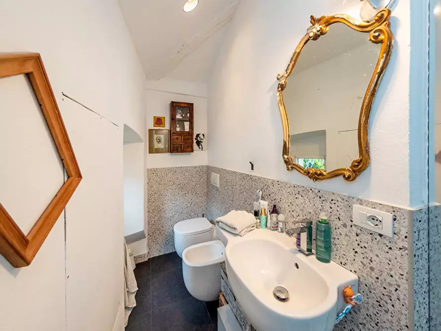 Immagine 23 di Appartamento in vendita  in Via Domenico Brunenghi a Finale Ligure