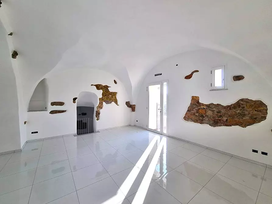 Immagine 12 di Appartamento in vendita  in Piazza San Bartolomeo a Finale Ligure