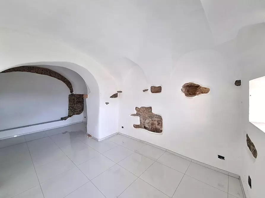 Immagine 13 di Appartamento in vendita  in Piazza San Bartolomeo a Finale Ligure
