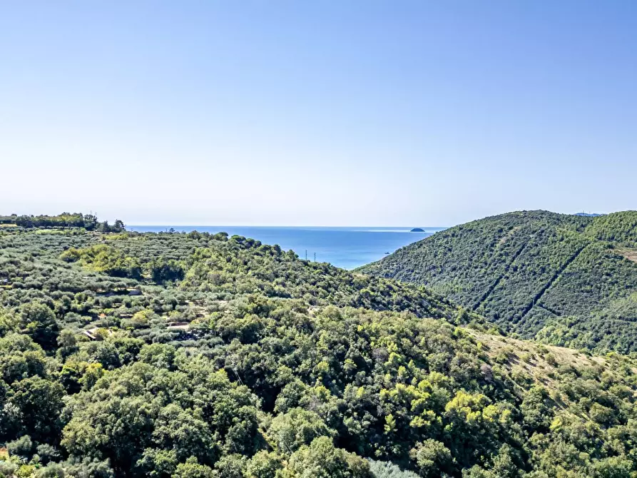 Immagine 17 di Appartamento in vendita  in Piazza San Bartolomeo a Finale Ligure