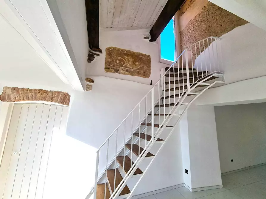 Immagine 3 di Appartamento in vendita  in Piazza San Bartolomeo a Finale Ligure