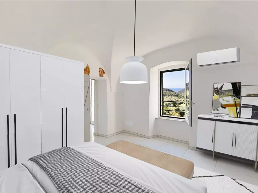 Immagine 8 di Appartamento in vendita  in Piazza San Bartolomeo a Finale Ligure