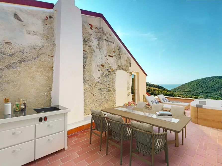 Immagine 4 di Appartamento in vendita  in Piazza San Bartolomeo a Finale Ligure