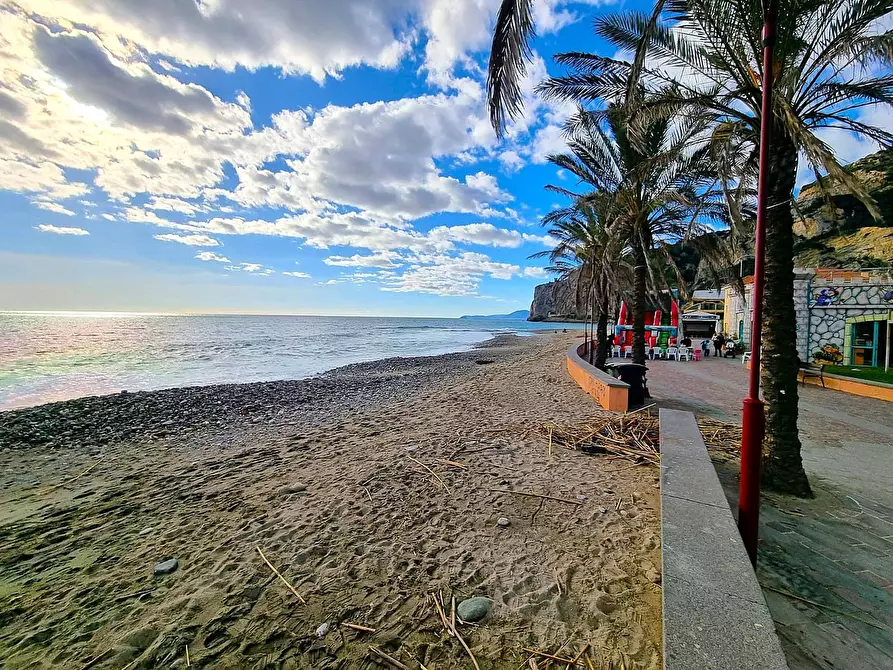 Immagine 7 di Appartamento in vendita  in Via Giuseppe Mazzini a Finale Ligure