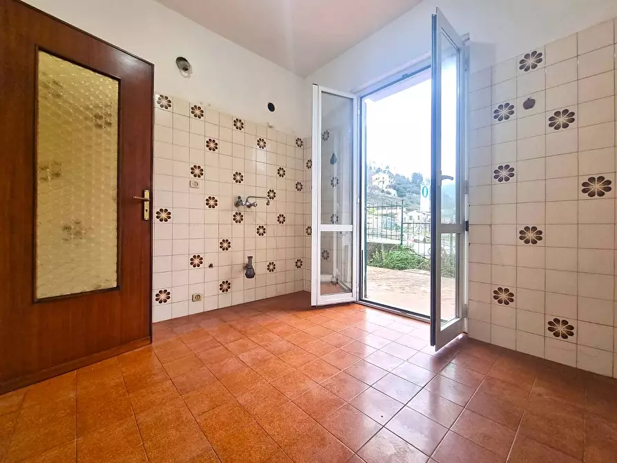 Immagine 7 di Appartamento in vendita  in Via Silvio Pellico a Orco Feglino