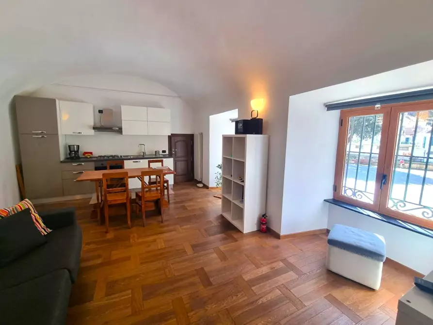 Immagine 2 di Appartamento in vendita  in Piazza Porta Testa a Finale Ligure