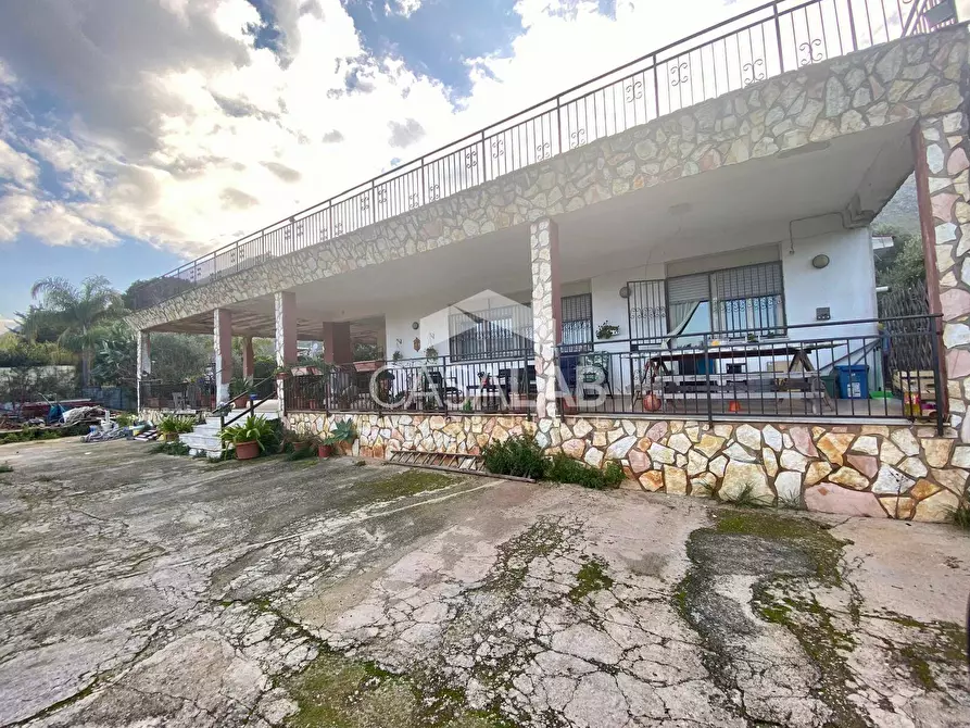 Immagine 3 di Villa in vendita  in Via Giacarta a Carini