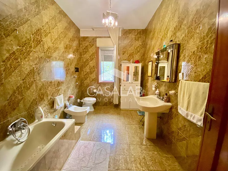 Immagine 17 di Villa in vendita  in Via Giacarta a Carini