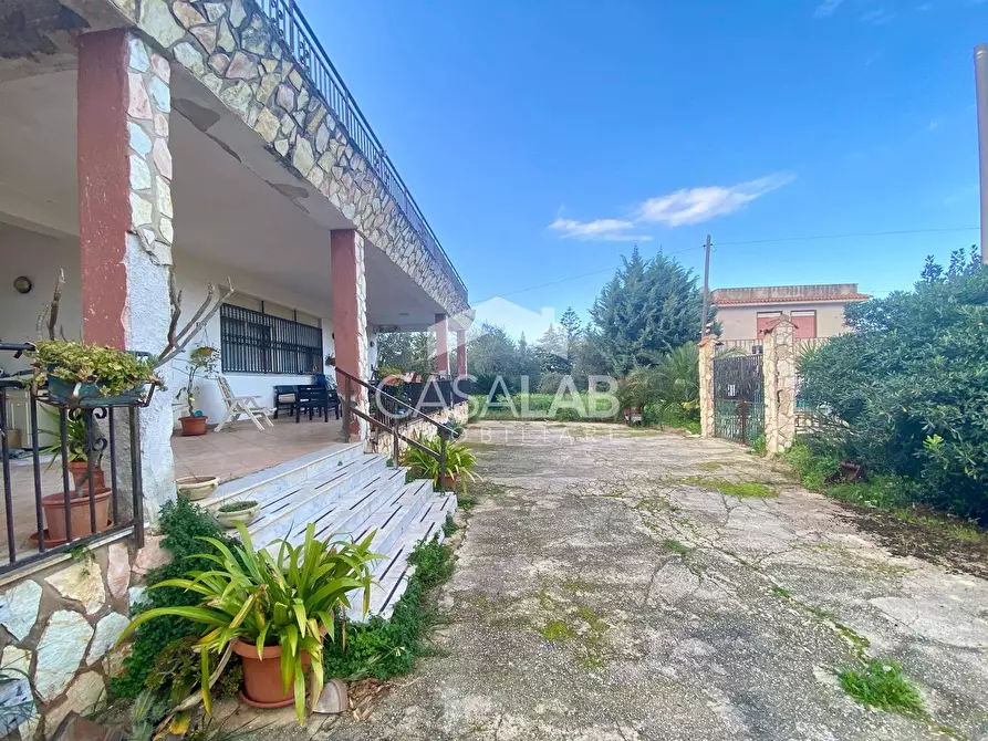 Immagine 27 di Villa in vendita  in Via Giacarta a Carini