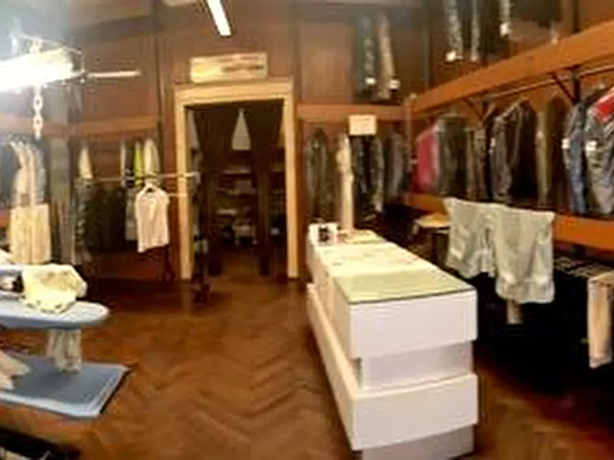 Immagine 21 di Attività commerciale in vendita  in Via De' Romei a Ferrara