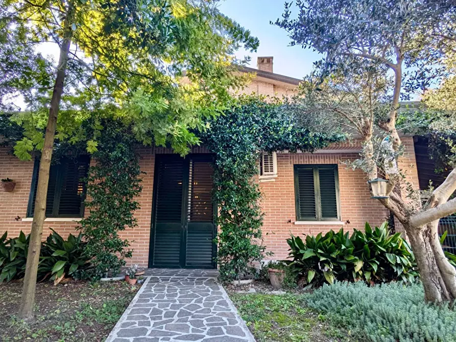 Immagine 1 di Villa in vendita  in Via Acquedotto a Ferrara