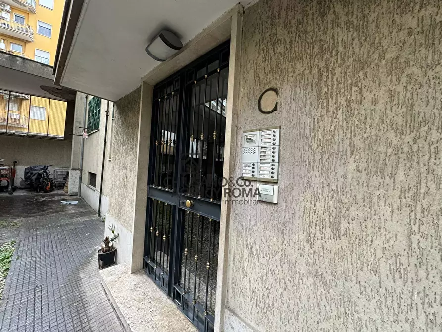 Immagine 2 di Appartamento in vendita  in Via Caio Sulpicio a Roma