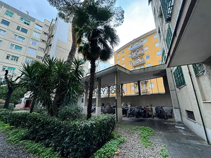 Immagine 3 di Appartamento in vendita  in Via Caio Sulpicio a Roma