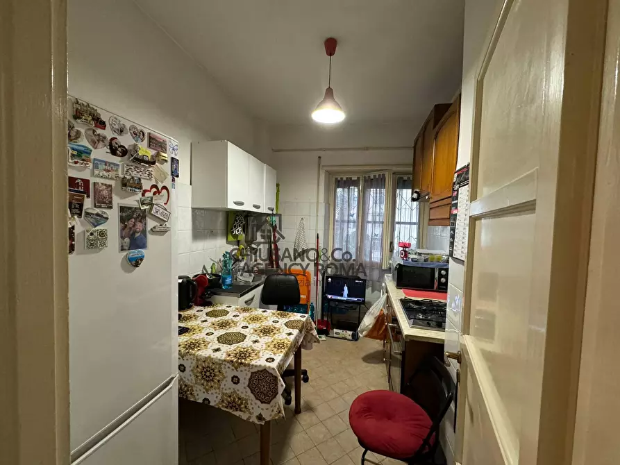 Immagine 13 di Appartamento in vendita  in Via Caio Sulpicio a Roma