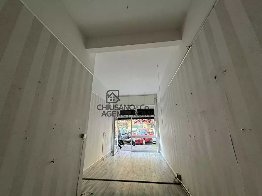 Immagine 4 di Locale commerciale in affitto  in Via Tommaso Da Celano a Roma