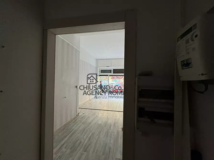 Immagine 6 di Locale commerciale in affitto  in Via Tommaso Da Celano a Roma