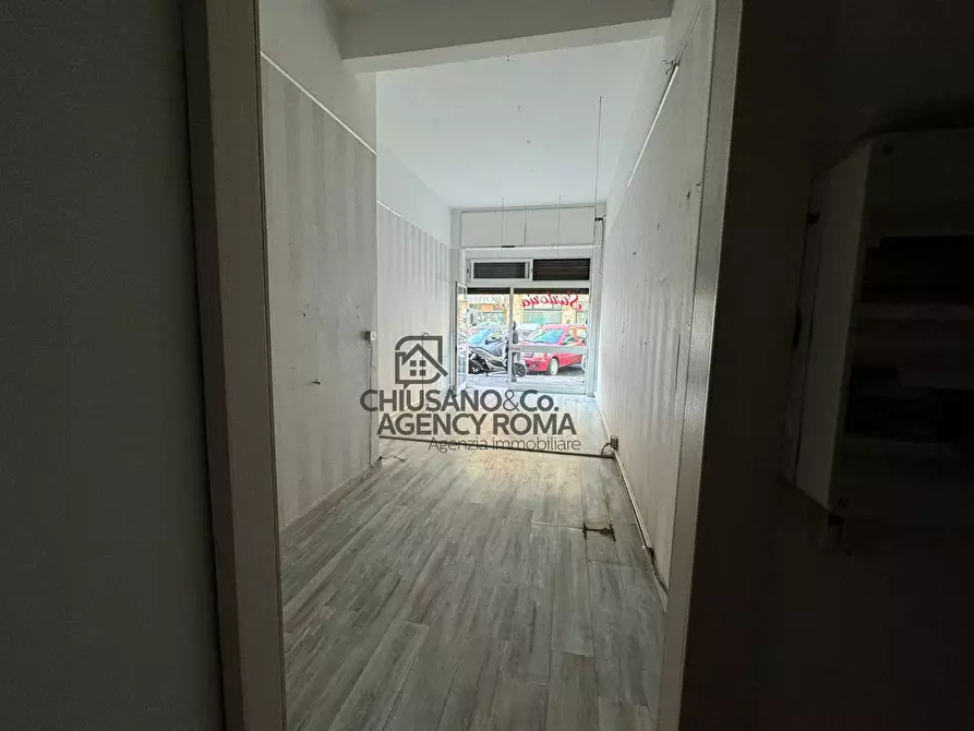 Immagine 5 di Locale commerciale in affitto  in Via Tommaso Da Celano a Roma