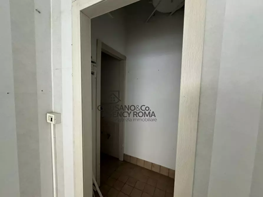 Immagine 9 di Locale commerciale in affitto  in Via Tommaso Da Celano a Roma
