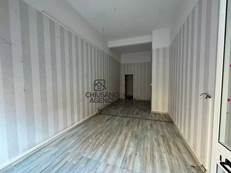 Immagine 3 di Locale commerciale in affitto  in Via Tommaso Da Celano a Roma