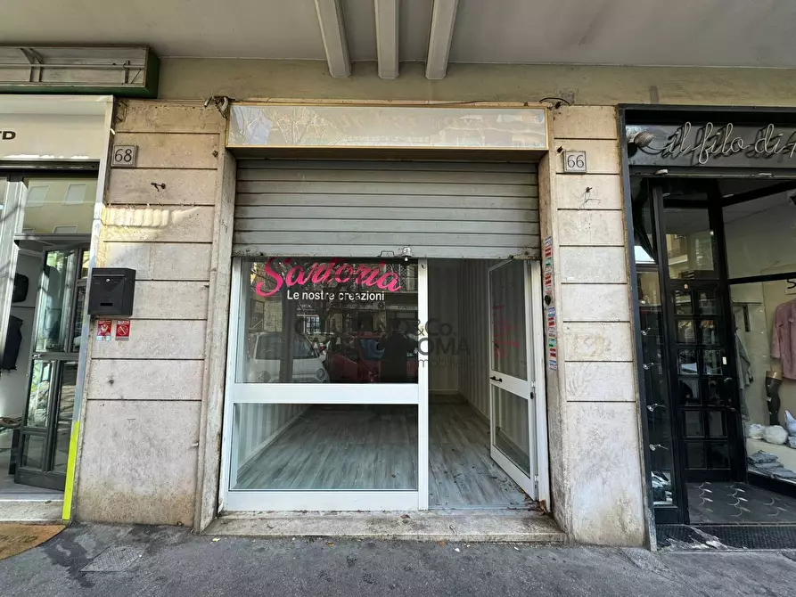 Immagine 1 di Locale commerciale in affitto  in Via Tommaso Da Celano a Roma